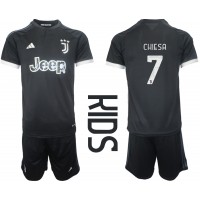 Dječji Nogometni Dres Juventus Federico Chiesa #7 Rezervni 2023-24 Kratak Rukav (+ Kratke hlače)